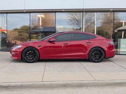 Used 2021 Tesla Model S Plaid image 2