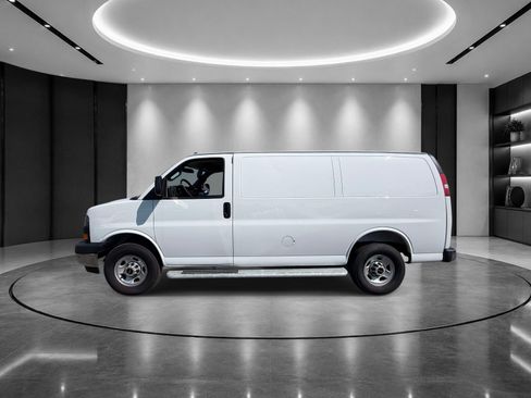 Used 2025 GMC Savana 2500 w/ Driver Convenience Package RWD image 3