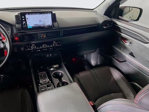 Used 2025 Honda Pilot Black Edition image 21