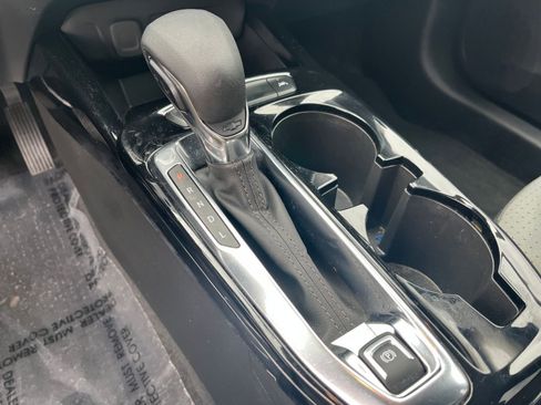 Used 2025 Chevrolet Trax LT w/ LT Convenience Package image 35