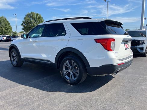 Used 2022 Ford Explorer XLT w/ Equipment Group 202A AWD/4WD image 4
