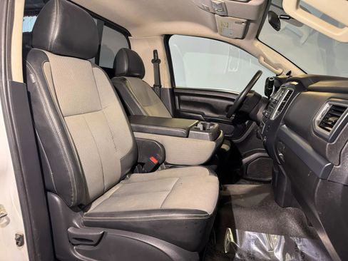 Used 2018 Nissan Titan S AWD/4WD image 22