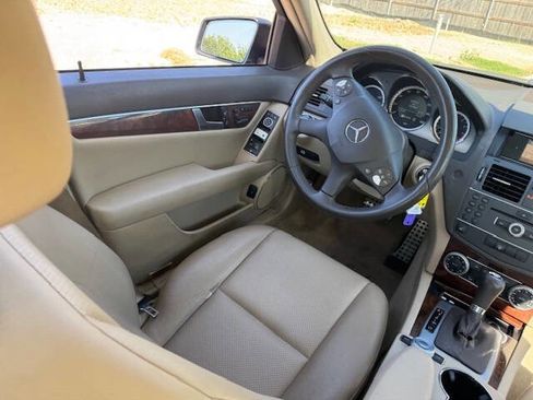 Used 2011 Mercedes-Benz C 300 Luxury image 19