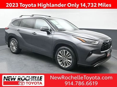 Used 2023 Toyota Highlander Platinum AWD/4WD image 1