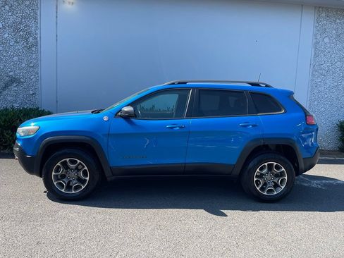 Used 2020 Jeep Cherokee Trailhawk w/ Comfort/Convenience Group AWD/4WD image 3