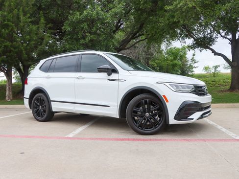 Used 2022 Volkswagen Tiguan SE R-Line FWD image 1