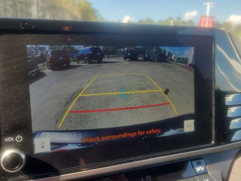 Used 2025 Toyota Camry LE w/ Convenience Package image 18