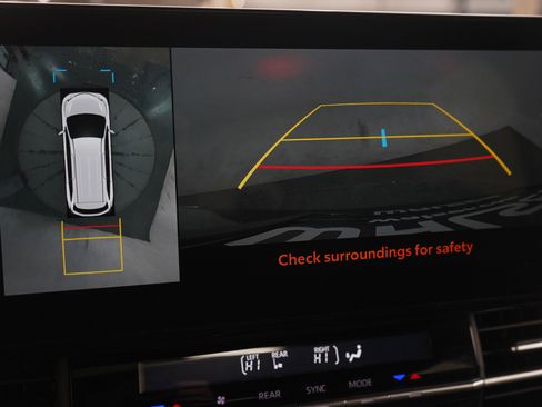 Used 2025 Toyota Sienna Platinum image 36