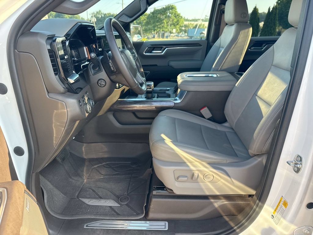 Used 2022 Chevrolet Silverado 1500 LTZ AWD/4WD image 21