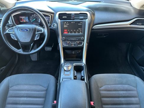 Used 2017 Ford Fusion SE w/ Fusion SE Technology Package FWD image 17