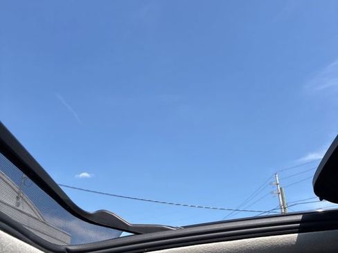 Used 2025 Volvo XC40 B5 Plus w/ Climate Package image 18