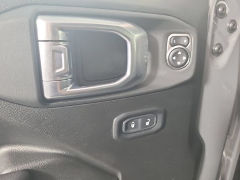 Used 2023 Jeep Wrangler Unlimited Rubicon AWD/4WD image 15