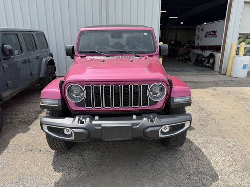 Used 2024 Jeep Wrangler Unlimited Sahara w/ Technology Group AWD/4WD image 12