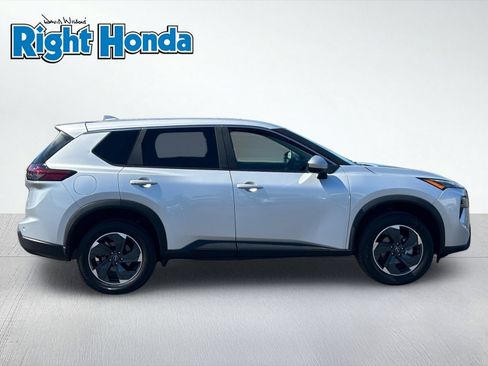 Used 2025 Nissan Rogue SV AWD/4WD image 7