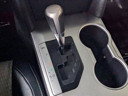 Used 2014 Toyota Camry SE image 12