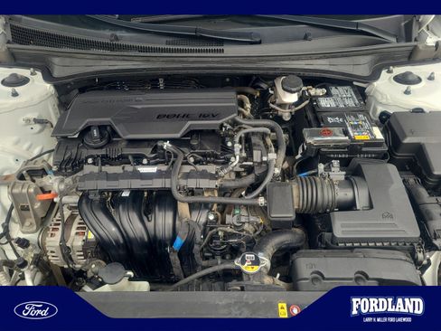 Used 2022 Hyundai Elantra SE FWD image 22