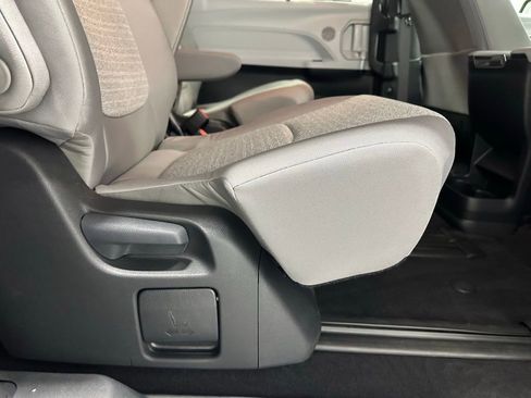 Used 2025 Toyota Sienna LE image 56
