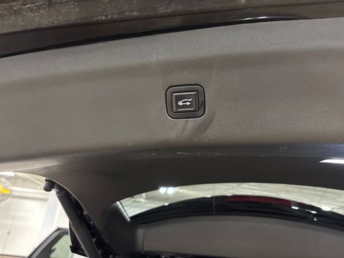 Used 2021 Buick Enclave Essence w/ Sound and Sites Package AWD/4WD image 35
