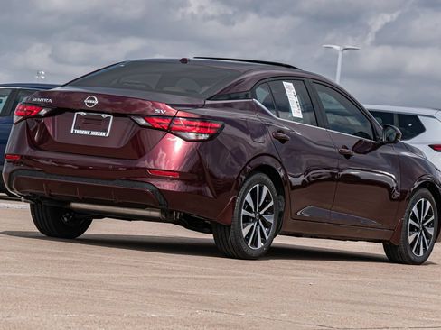 Used 2024 Nissan Sentra SV w/ SV Premium Package FWD image 8