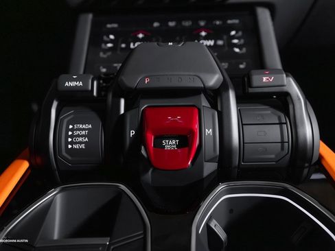 Used 2025 Lamborghini Urus SE image 33