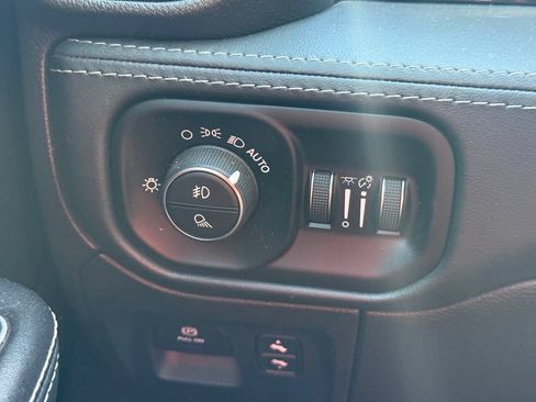 Used 2022 RAM 1500 Limited AWD/4WD image 17