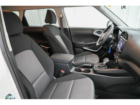 Used 2025 Kia Soul LX image 15