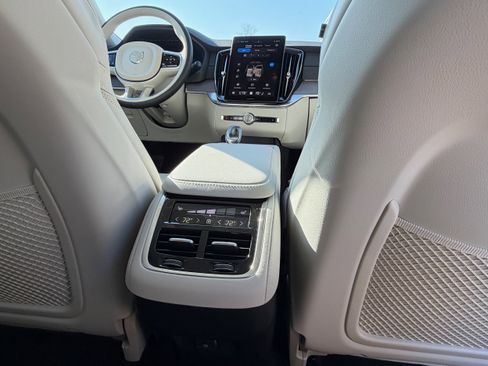 New 2026 Volvo XC90 B6 Ultra w/ Lounge Package AWD/4WD image 13