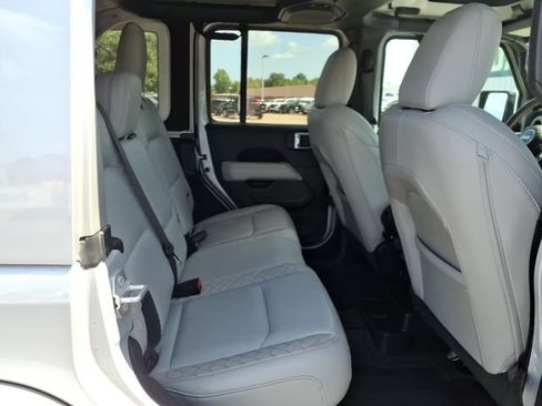 Used 2023 Jeep Wrangler Unlimited Sahara AWD/4WD image 16