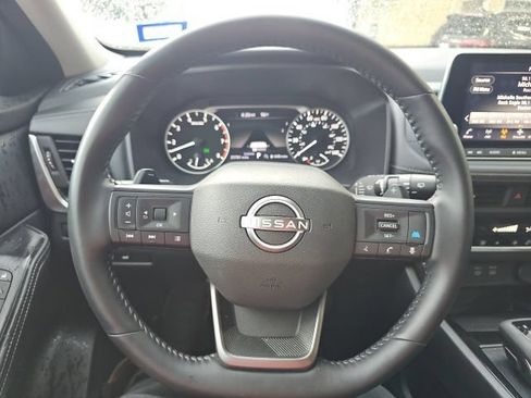 Used 2025 Nissan Rogue SV FWD image 29