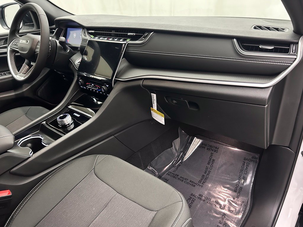 New 2027 Jeep Grand Cherokee Laredo AWD/4WD image 18
