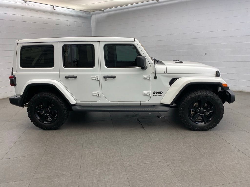 Used 2019 Jeep Wrangler Unlimited Sahara AWD/4WD image 4