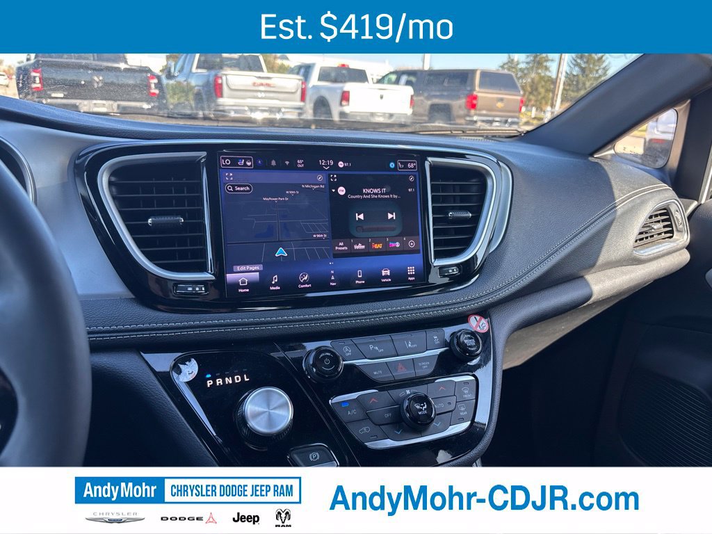 Used 2025 Chrysler Pacifica Limited FWD image 10