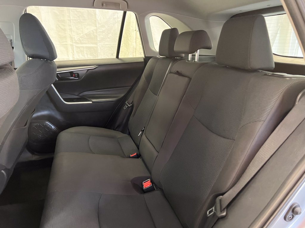 Used 2025 Toyota RAV4 LE AWD/4WD image 31