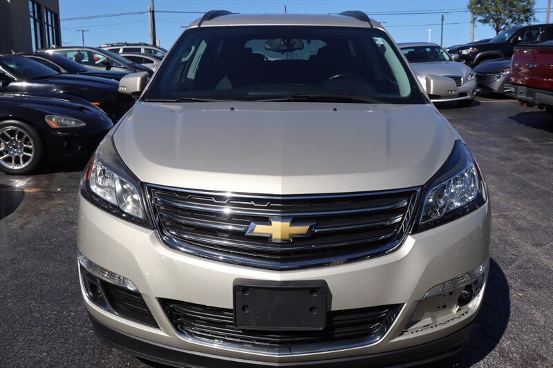 Used 2017 Chevrolet Traverse LT FWD image 2