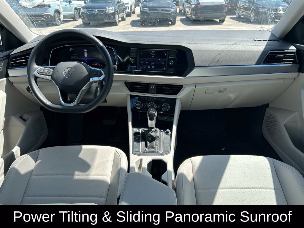 Used 2024 Volkswagen Jetta SE w/ Panoramic Sunroof Package FWD image 10