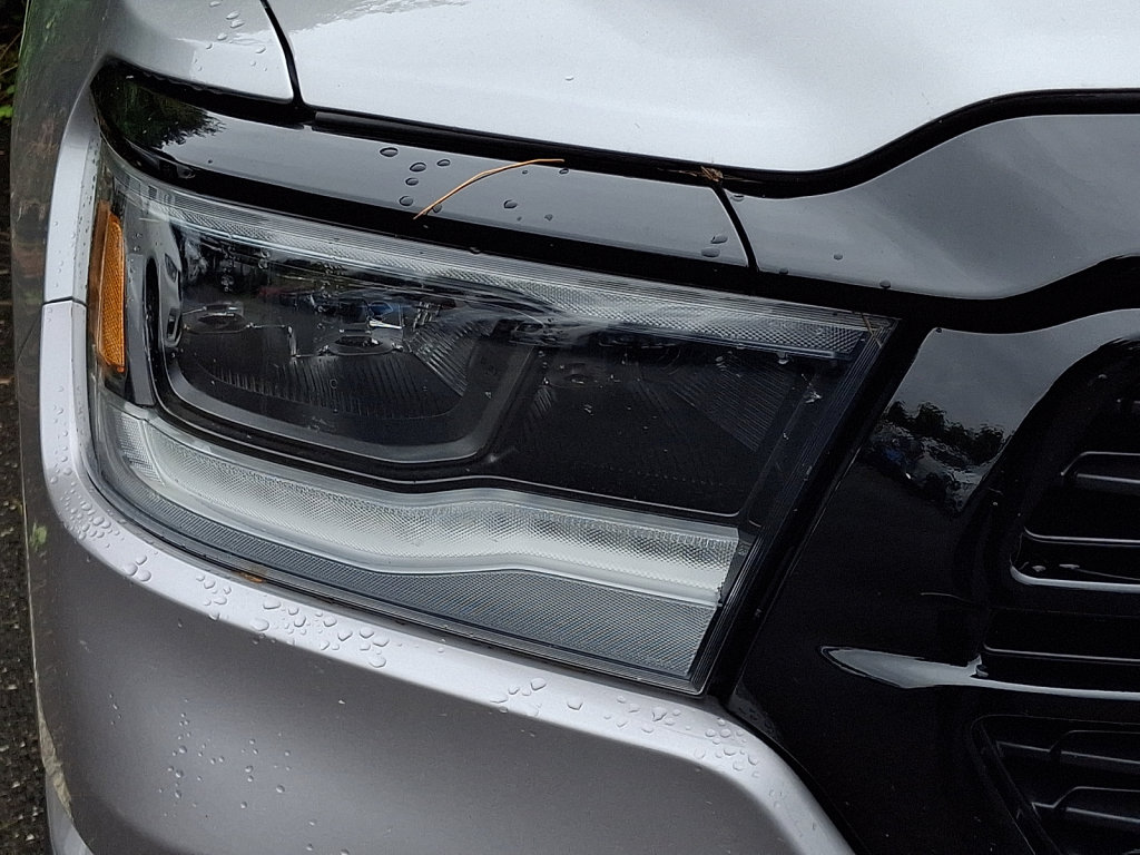 Used 2024 RAM 1500 Laramie AWD/4WD image 4
