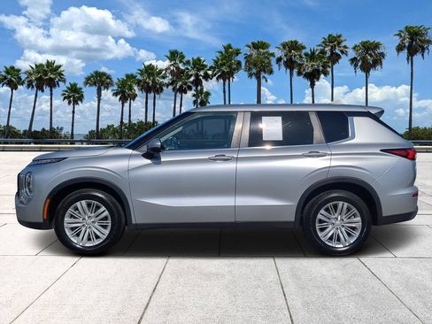 Used 2024 Mitsubishi Outlander ES FWD image 6