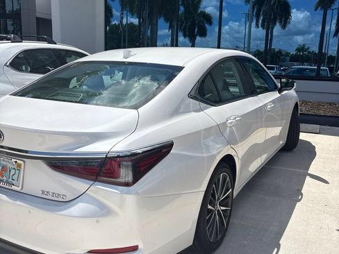 Used 2024 Lexus ES 350 w/ Premium Package FWD image 7