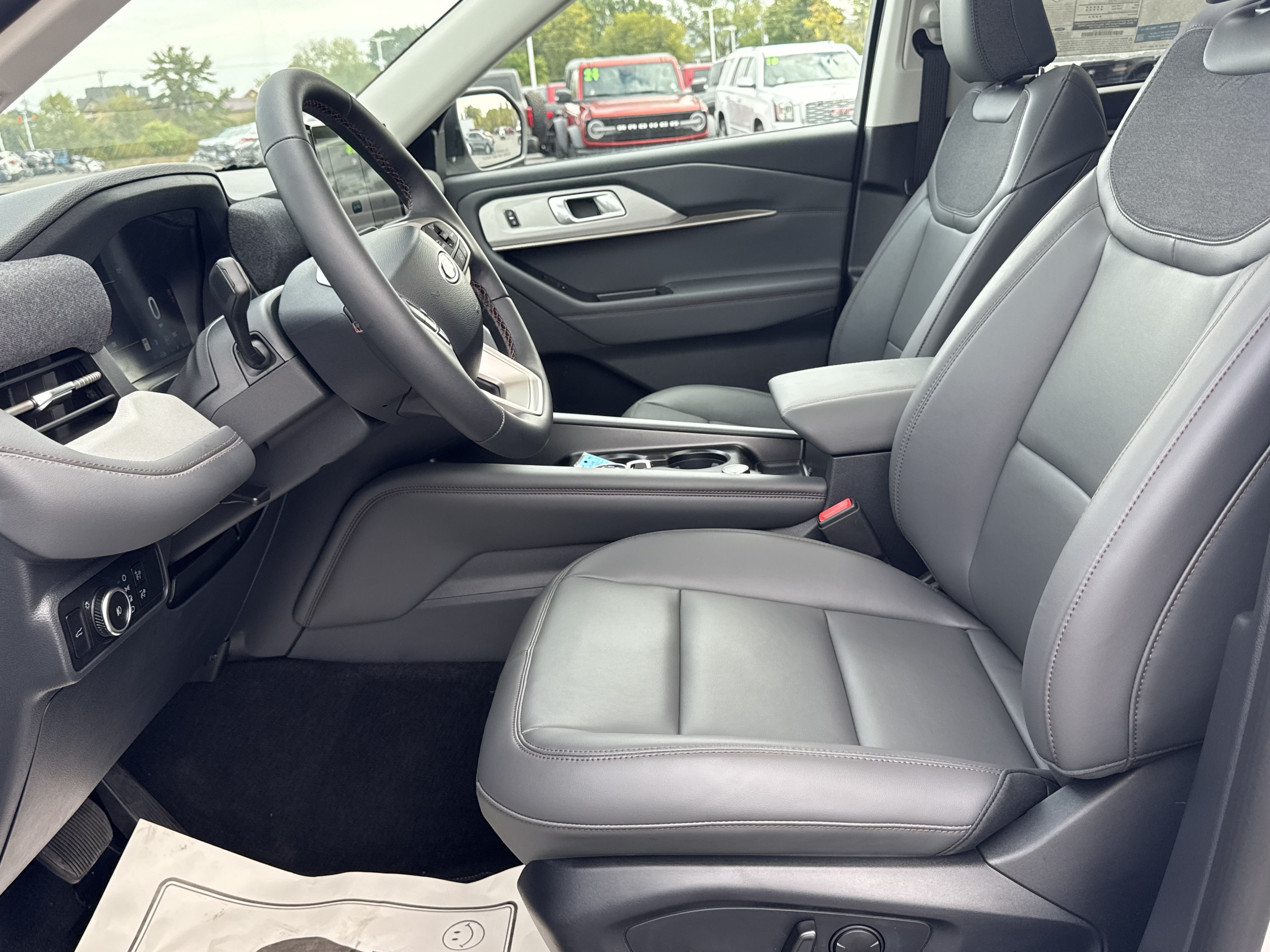 New 2026 Ford Explorer Active w/ Active Comfort Package AWD/4WD image 12