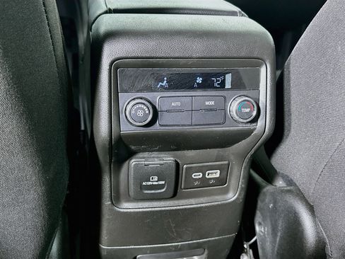 Used 2023 GMC Acadia SLE w/ Driver Convenience Package FWD image 24