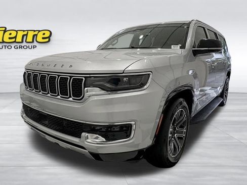 Used 2024 Jeep Wagoneer L Series II w/ Flexible Seating Group AWD/4WD image 1