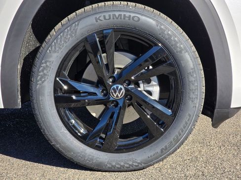 New 2026 Volkswagen Atlas Cross Sport SEL R-Line image 9