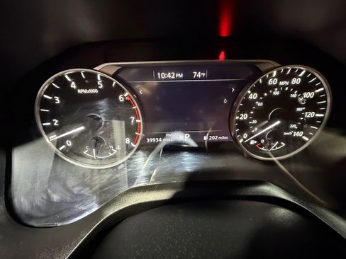 Used 2022 Nissan Rogue SV w/ SV Premium Package image 10