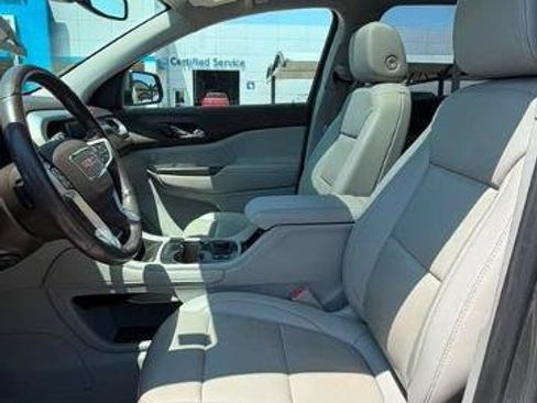 Used 2021 GMC Acadia SLT w/ Technology Package FWD image 9