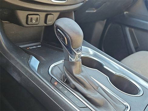 Used 2023 Chevrolet Traverse LT image 20