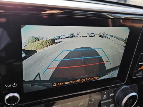 Certified 2023 Toyota Highlander L image 21