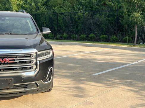 Used 2023 GMC Acadia SLT AWD/4WD image 3
