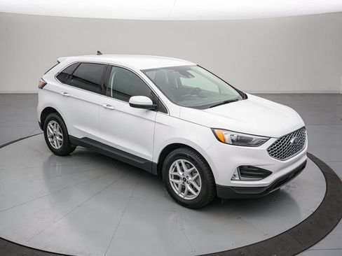 Certified 2023 Ford Edge SEL w/ Convenience Package AWD/4WD image 2