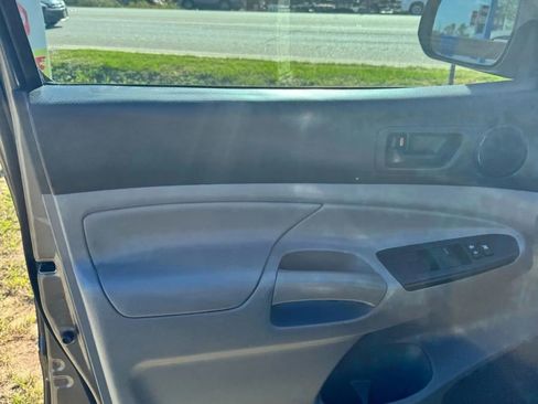 Used 2012 Toyota Tacoma PreRunner w/ Convenience Pkg image 7