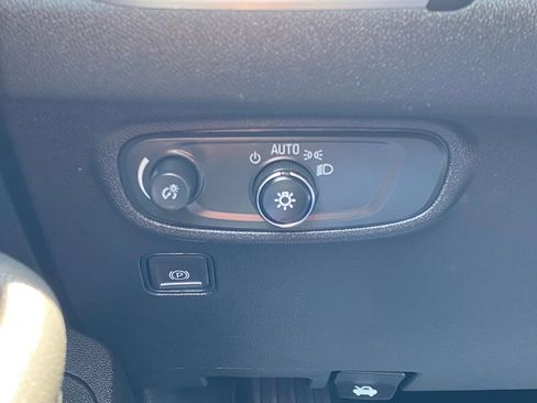 Used 2024 GMC Terrain SLE AWD/4WD image 23